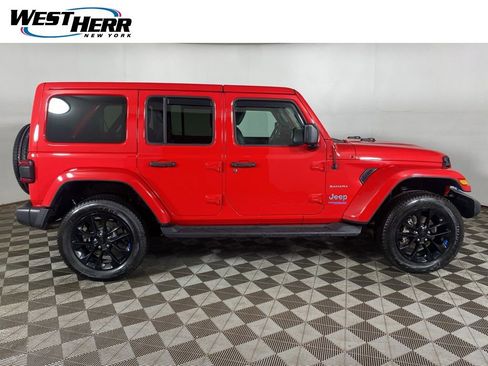 Used 2022 Jeep Wrangler Unlimited Sahara w/ Cold Weather Group AWD/4WD image 21