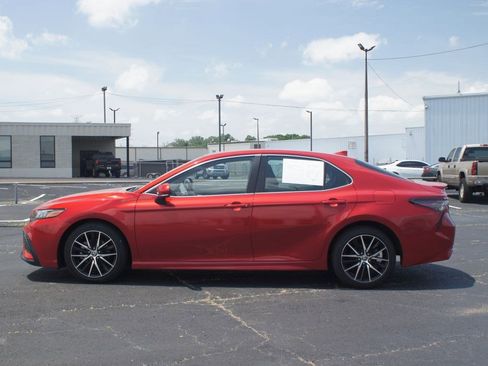 Used 2023 Toyota Camry SE FWD image 10
