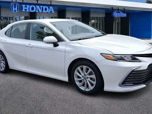 Used 2021 Toyota Camry LE w/ Convenience Package FWD image 2