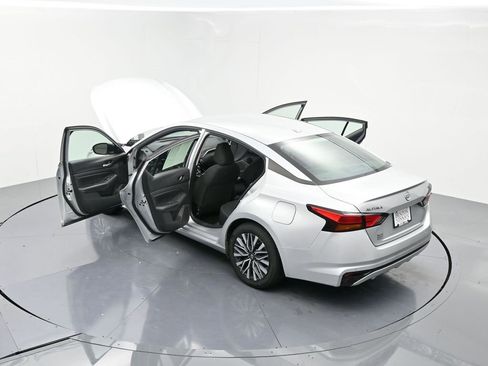 Used 2024 Nissan Altima 2.5 SV image 22