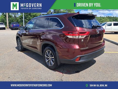 Used 2019 Toyota Highlander XLE AWD/4WD image 3