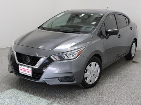Used 2020 Nissan Versa S FWD image 2