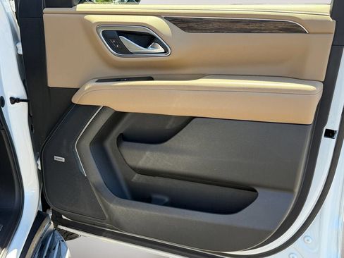 Used 2021 Chevrolet Tahoe Premier w/ Premium Package AWD/4WD image 25