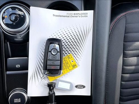 Used 2025 Ford Explorer ST-Line w/ ST-Line Street Pack image 10