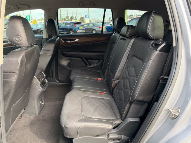 Used 2025 Volkswagen Atlas SE FWD image 25