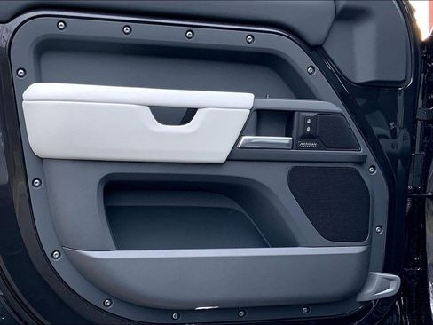 New 2026 Land Rover Defender 110 X-Dynamic SE image 10