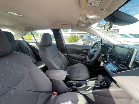 Used 2021 Toyota Corolla LE FWD image 3