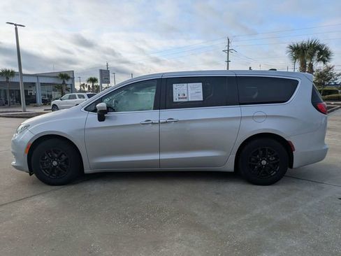 Certified 2022 Chrysler Voyager LX image 7