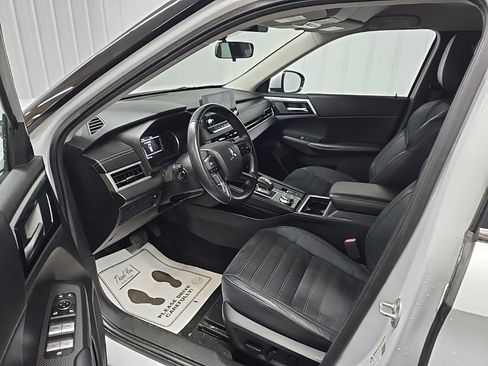 Used 2022 Mitsubishi Outlander SE image 28
