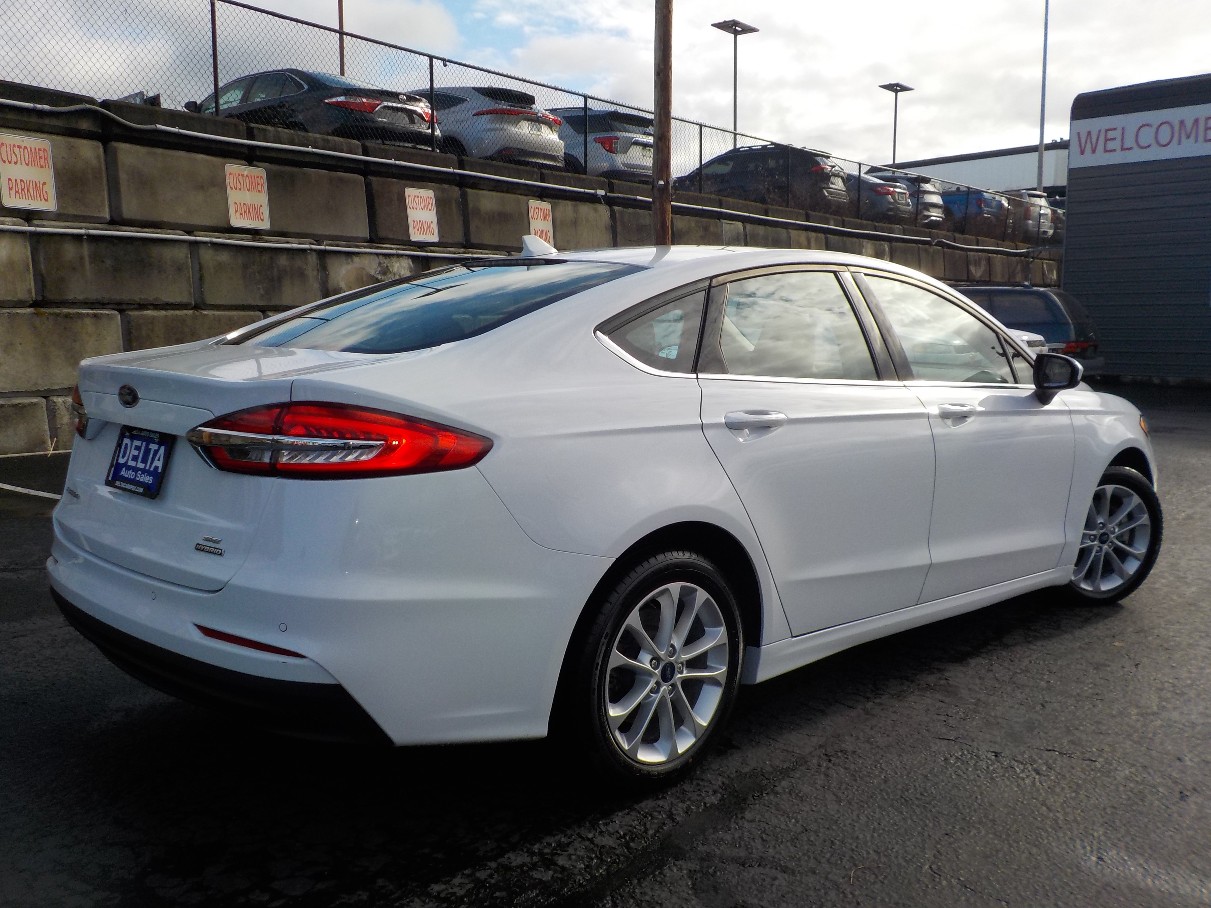 Used 2020 Ford Fusion SE FWD image 7