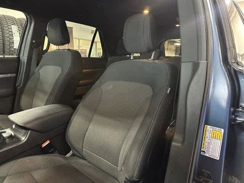 Certified 2018 Ford Explorer XLT image 18