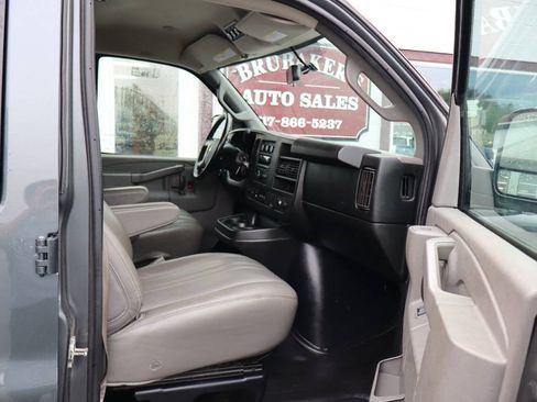 Used 2017 Chevrolet Express 3500 LS RWD image 6