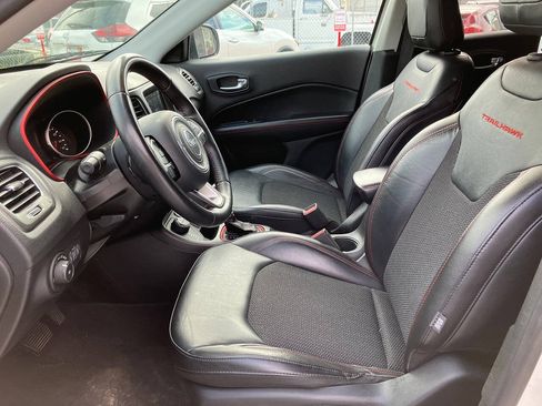Used 2019 Jeep Compass Trailhawk AWD/4WD image 6