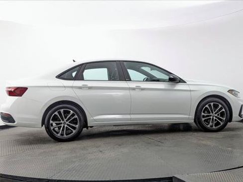 Used 2025 Volkswagen Jetta Sport FWD image 8