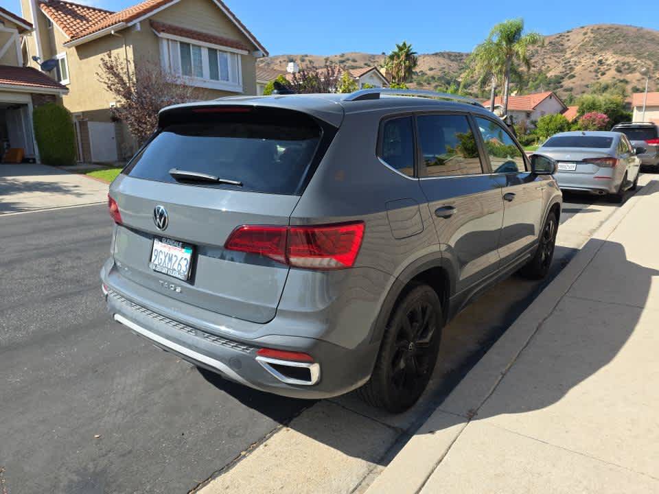 Used 2023 Volkswagen Taos SE w/ Black Wheel Package FWD image 7