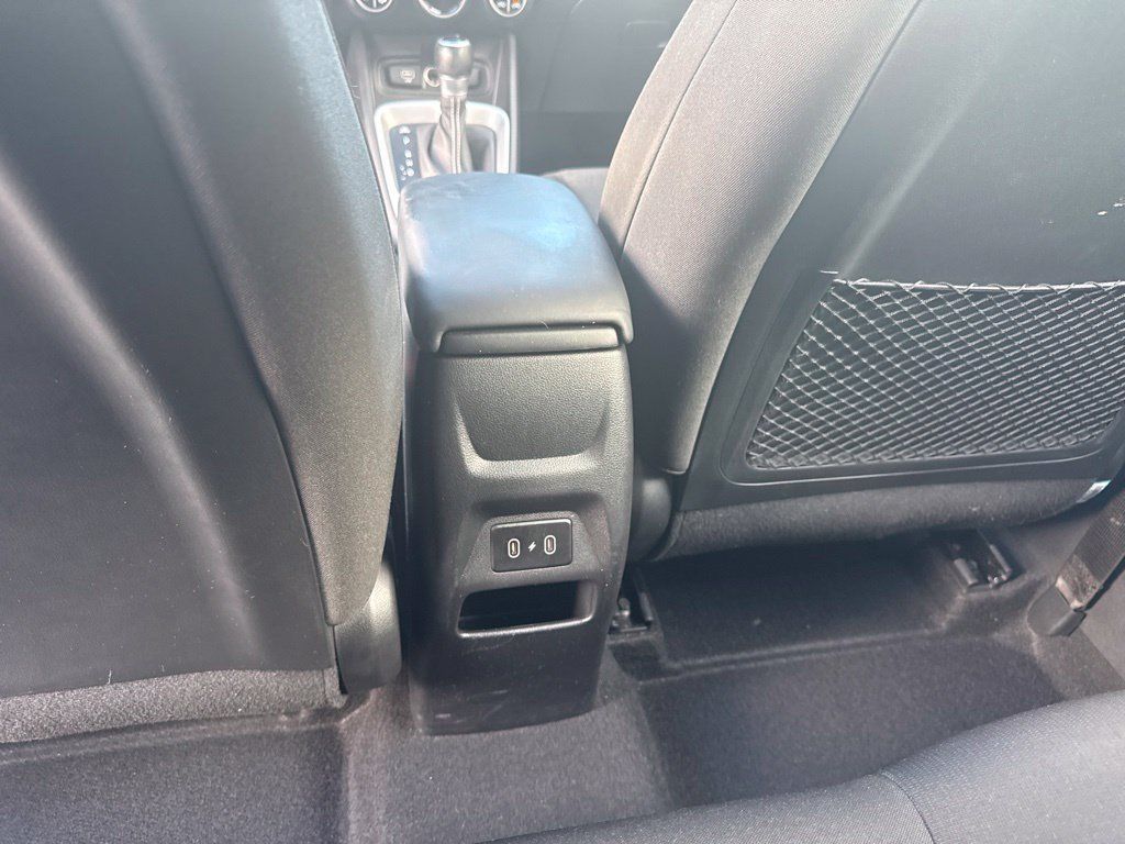 Used 2025 Hyundai Venue SEL FWD image 26