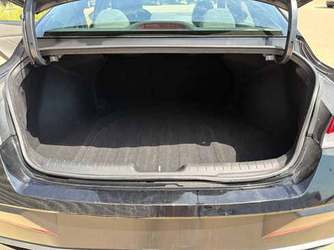 Used 2025 Hyundai Elantra SEL FWD image 16