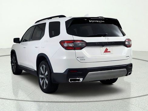 Used 2025 Honda Pilot Touring image 5