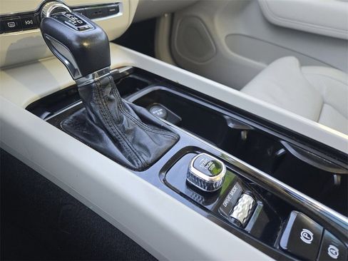 Used 2019 Volvo XC60 T6 Inscription w/ Protection Package Premier image 21