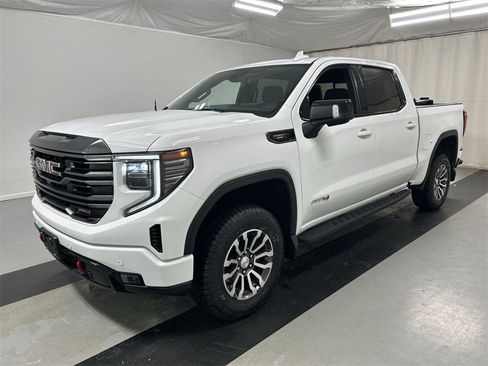 Used 2023 GMC Sierra 1500 AT4 w/ AT4 Premium Package image 5