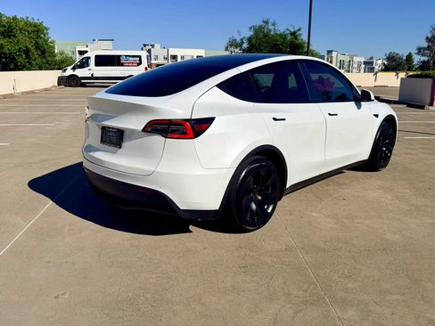 Used 2021 Tesla Model Y 2WD image 6