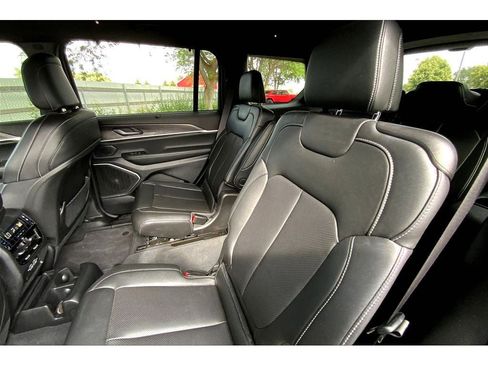 Used 2024 Jeep Grand Cherokee L Limited w/ Luxury Tech Group II AWD/4WD image 27