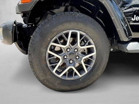 Used 2024 Jeep Wrangler Unlimited Sahara AWD/4WD image 10