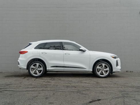 Used 2025 Audi Q5 Premium Plus w/ Premium Plus AWD/4WD image 8