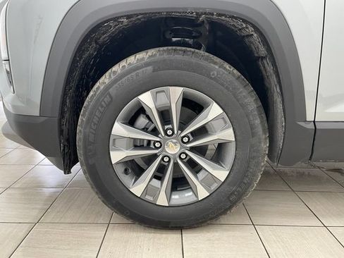 New 2026 Chevrolet Equinox LT w/ Convenience Package II AWD/4WD image 7