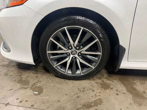 Used 2024 Toyota Camry XLE w/ Navigation Package image 9