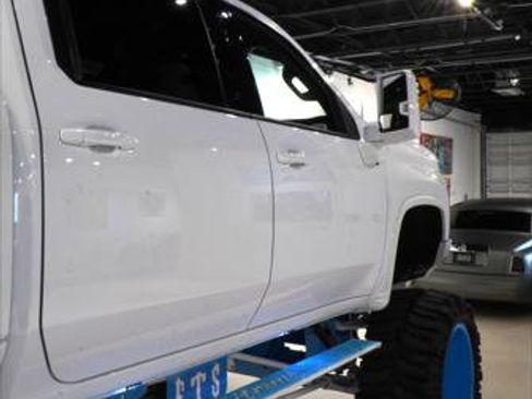 Used 2021 Chevrolet Silverado 2500 High Country image 9