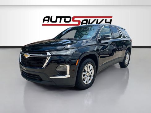 Used 2023 Chevrolet Traverse LS w/ Safety Package FWD image 3