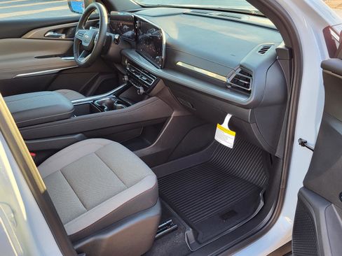 New 2026 Chevrolet Traverse LT w/ Driver Confidence Package FWD image 9