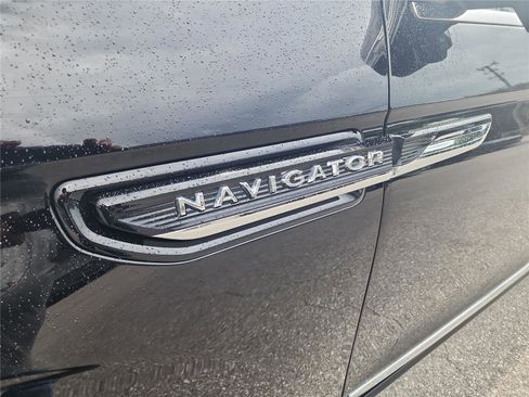 Used 2022 Lincoln Navigator L Reserve w/ Monochromatic Package AWD/4WD image 10