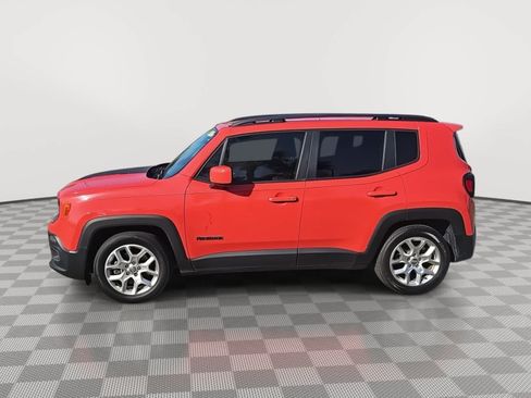 Used 2018 Jeep Renegade Latitude w/ UConnect 8.4 Nav Group FWD image 5