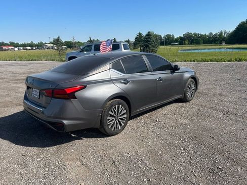 Used 2023 Nissan Altima 2.5 SV AWD/4WD image 3