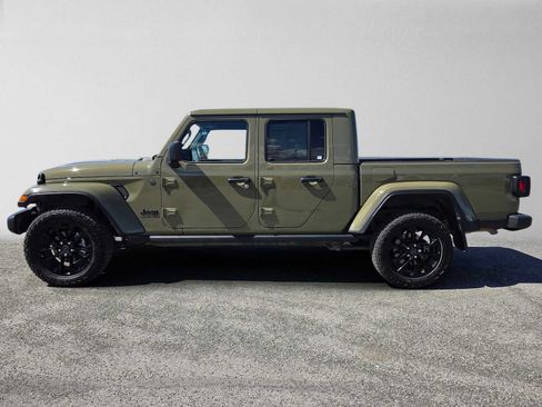 Used 2025 Jeep Gladiator Mojave AWD/4WD image 6