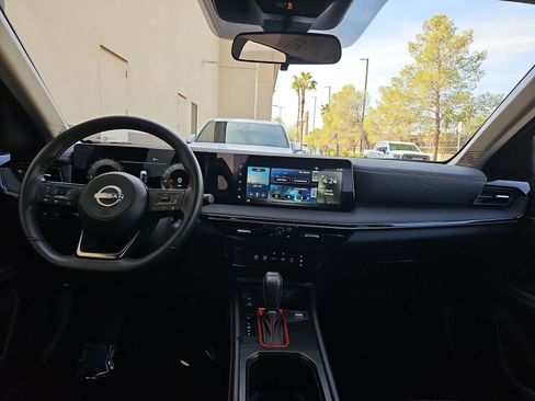 Used 2025 Nissan Kicks SR FWD image 14