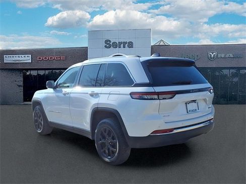 Used 2023 Jeep Grand Cherokee Limited image 4