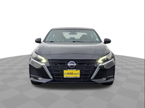 Used 2025 Nissan Altima 2.5 SV FWD image 2
