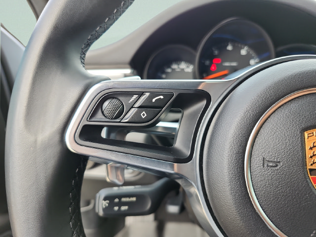 Used 2017 Porsche Macan AWD/4WD image 32