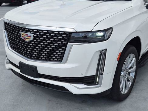 Used 2021 Cadillac Escalade Sport w/ LPO, Illumination Package image 9