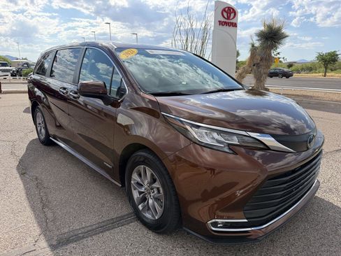 Used 2021 Toyota Sienna XLE FWD image 9