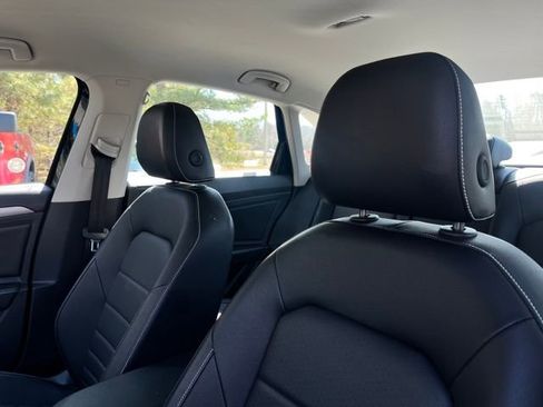 Used 2024 Volkswagen Jetta SE image 5