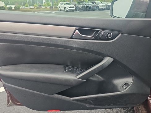 Used 2014 Volkswagen Passat TDI SE FWD image 9