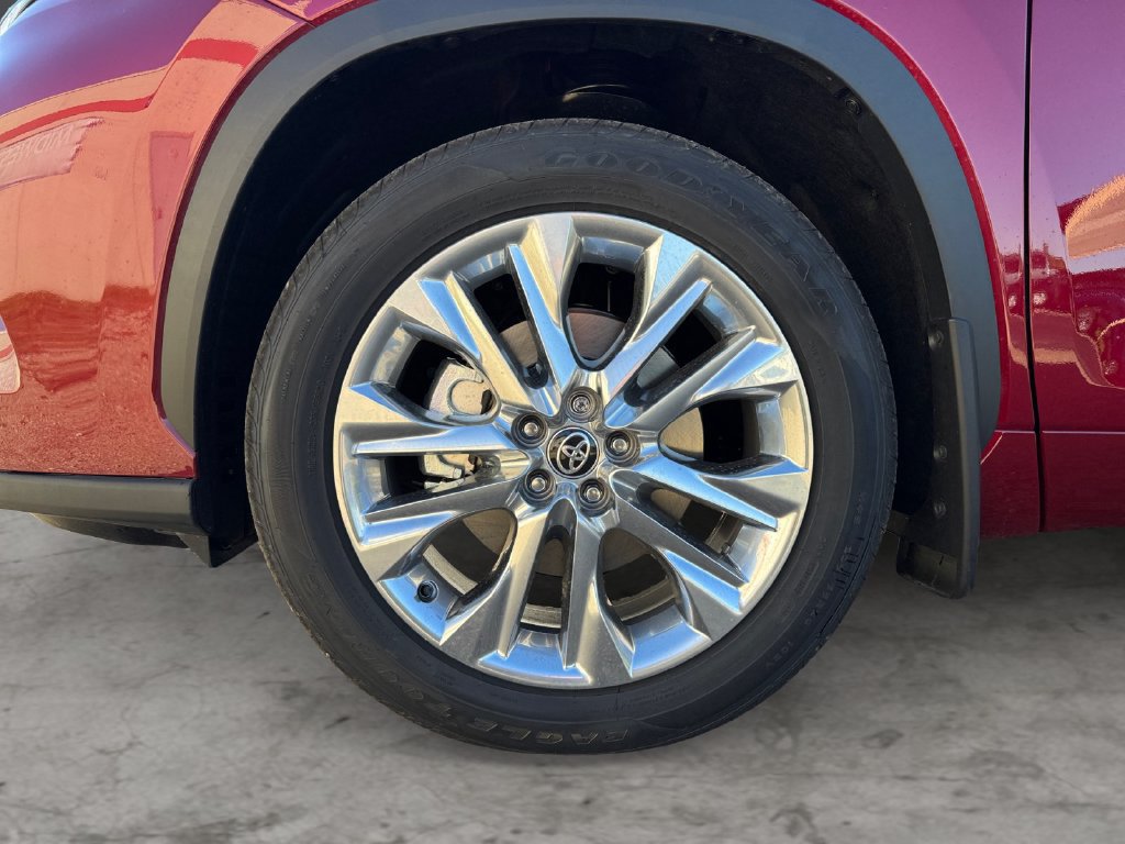 Certified 2026 Toyota Highlander Limited AWD/4WD image 9