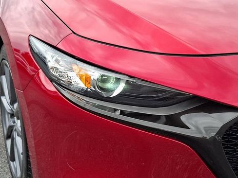 Used 2020 MAZDA MAZDA3 Hatchback w/ Preferred Package FWD image 12