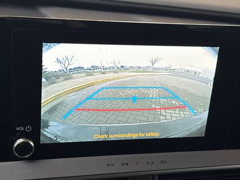 Used 2025 Toyota Prius LE image 21