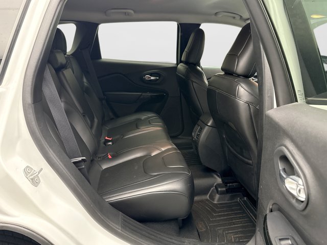 Used 2019 Jeep Cherokee Latitude Plus AWD/4WD image 17