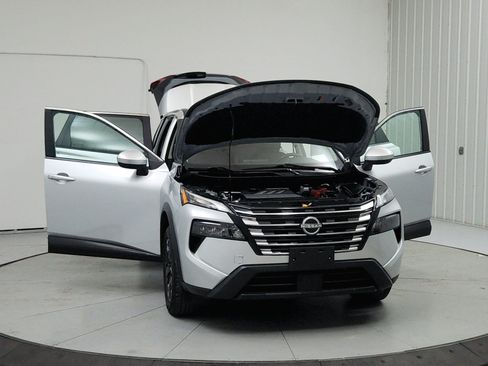 Used 2024 Nissan Rogue SV AWD/4WD image 10